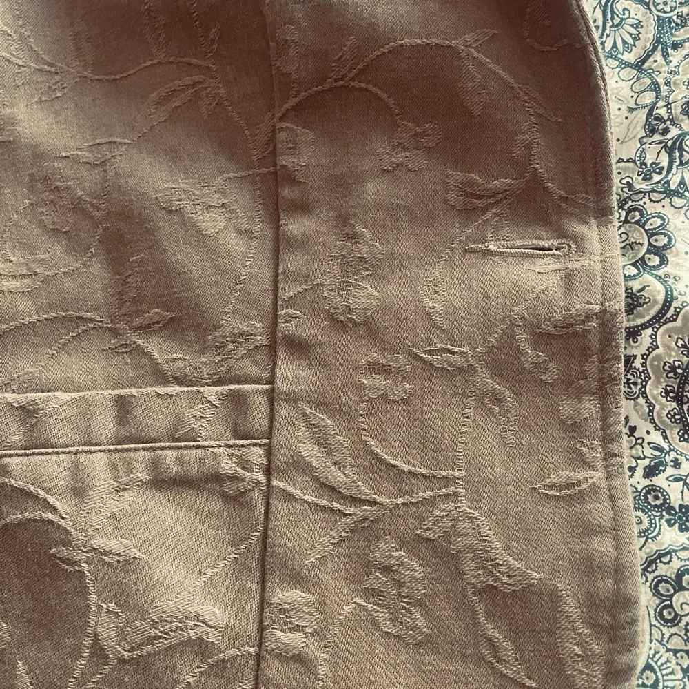 Women's  Beautiful Tan Jacket - Picture 6 of 6